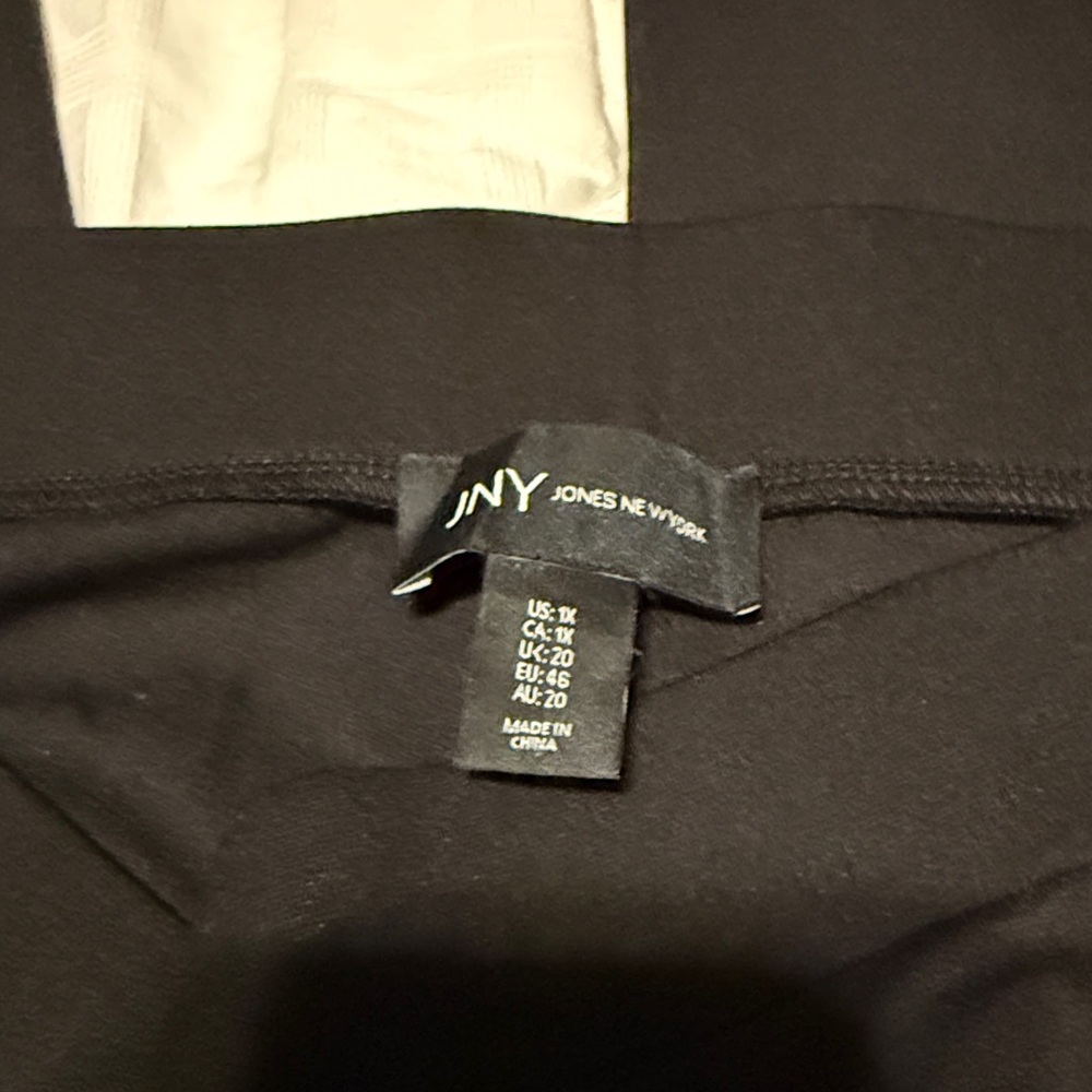 Jones New York Black Trousers - Picture 2 of 6